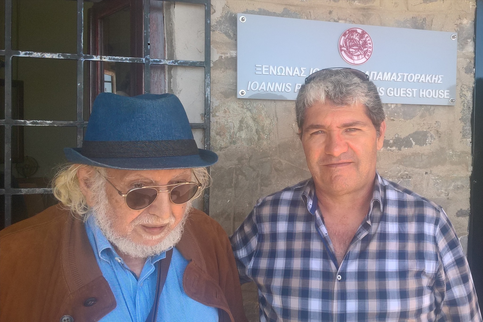 Ομοματοδοσία ξενώνα Αστεροσκοπείου Σκίνακα Ιωάννης Παπαμαστοράκης. Με τον κ. Ι. Παπαμαστοράκη, το διευθυντή του Αστεροσκοπείου κ. Β. Χαρμανδάρη και τον κ. Γ. Γραμματικάκη.